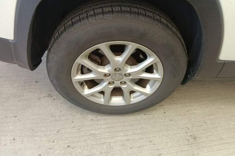 Used Jeep Cherokee 2016 2.4L Professional Edition Right Rear Wheel Hub
