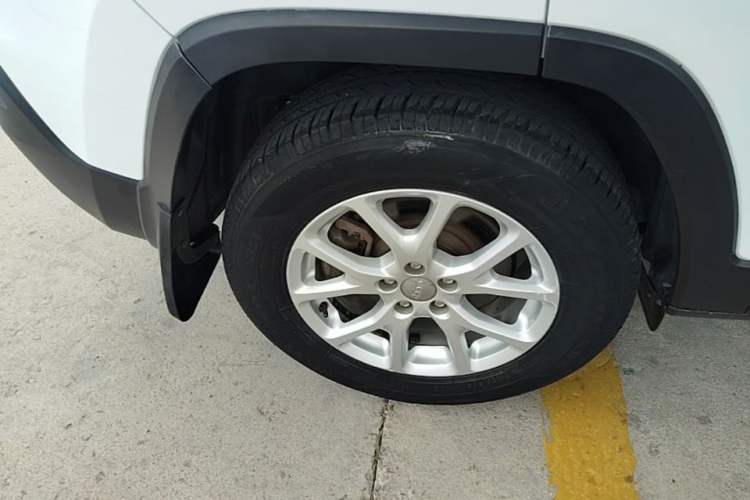 Used Jeep Cherokee 2016 2.4L Professional Smart Version Right Rear Wheel Hub