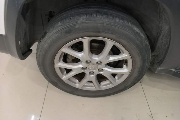 Used Jeep Cherokee 2016 2.0L Superior Edition Right Rear Wheel Hub