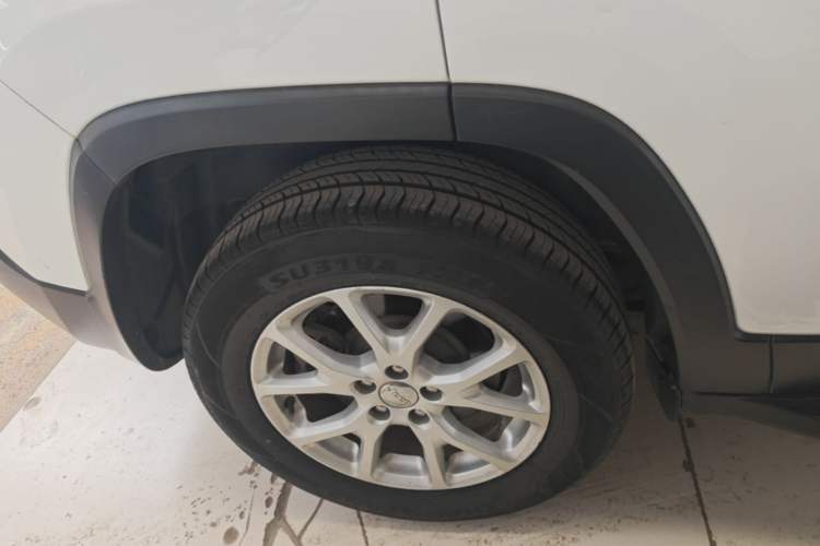 Used Jeep Cherokee 2016 2.4L Professional Edition Right Rear Wheel Hub