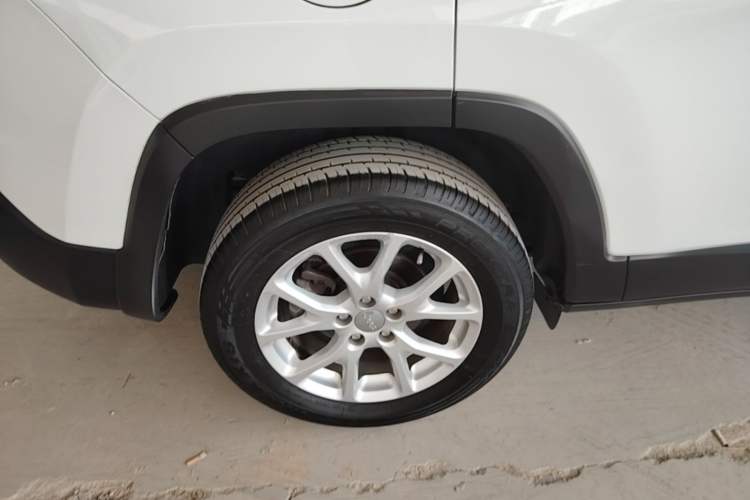 Used Jeep Cherokee 2016 2.0L Superior Edition Right Rear Wheel Hub