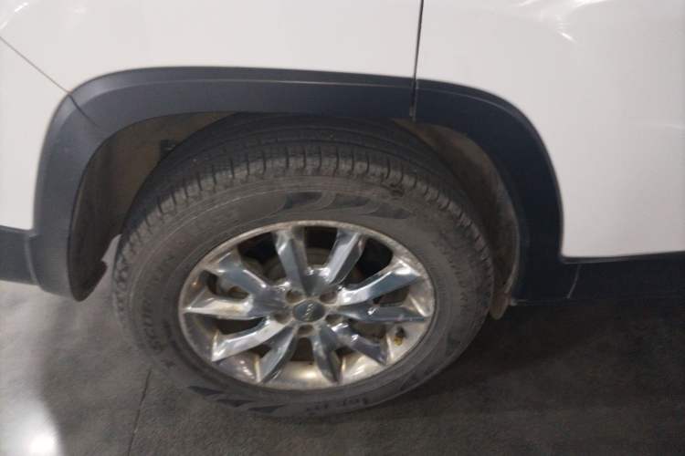 Used Jeep Cherokee 2016 2.4L Superior Edition Right Rear Wheel Hub
