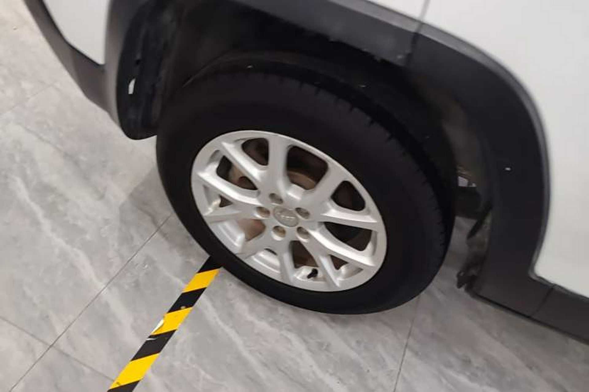 Used Jeep Cherokee 2016 2.0L Superior Edition Right Rear Wheel Hub