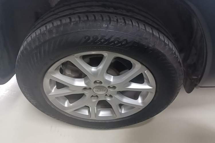 Used Jeep Cherokee 2016 2.0L Superior Edition Right Rear Wheel Hub
