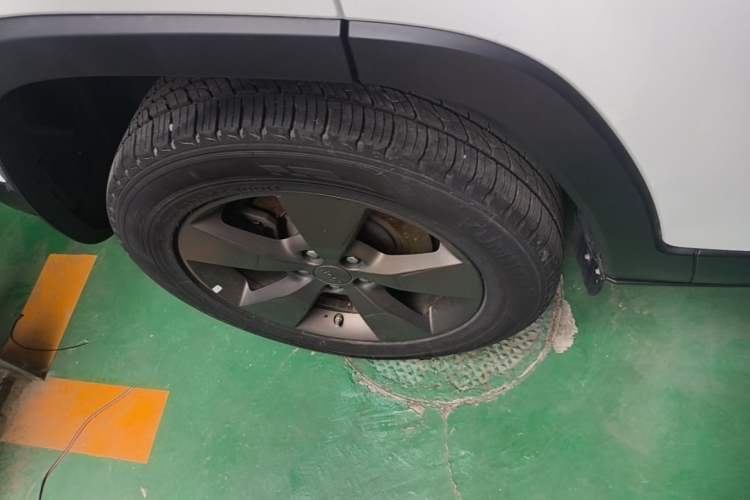 Used Jeep Cherokee 2016 2.4L 75th Anniversary Edition Right Rear Wheel Hub