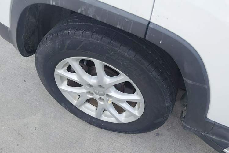 Used Jeep Cherokee 2016 2.4L Professional Edition Right Rear Wheel Hub