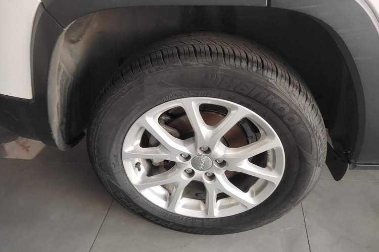 Used Jeep Cherokee 2016 2.4L Leading Edition Right Rear Wheel Hub