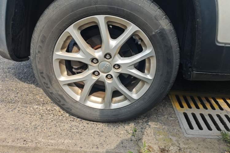 Used Jeep Cherokee 2016 2.0L Superior Edition Right Rear Wheel Hub