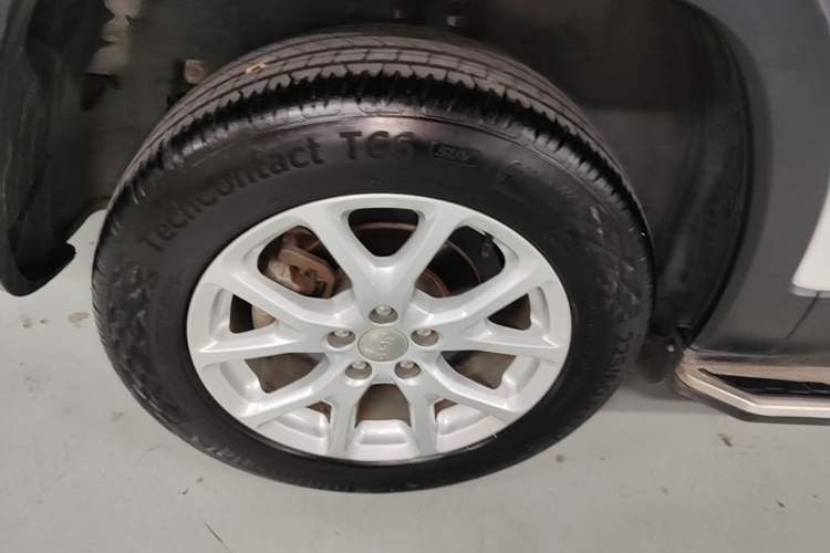 Used Jeep Cherokee 2016 2.4L Leading Smart Version Right Rear Wheel Hub