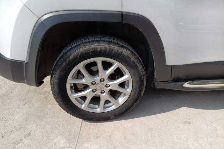 Used Jeep Cherokee 2016 2.0L Superior Edition Right Rear Wheel Hub