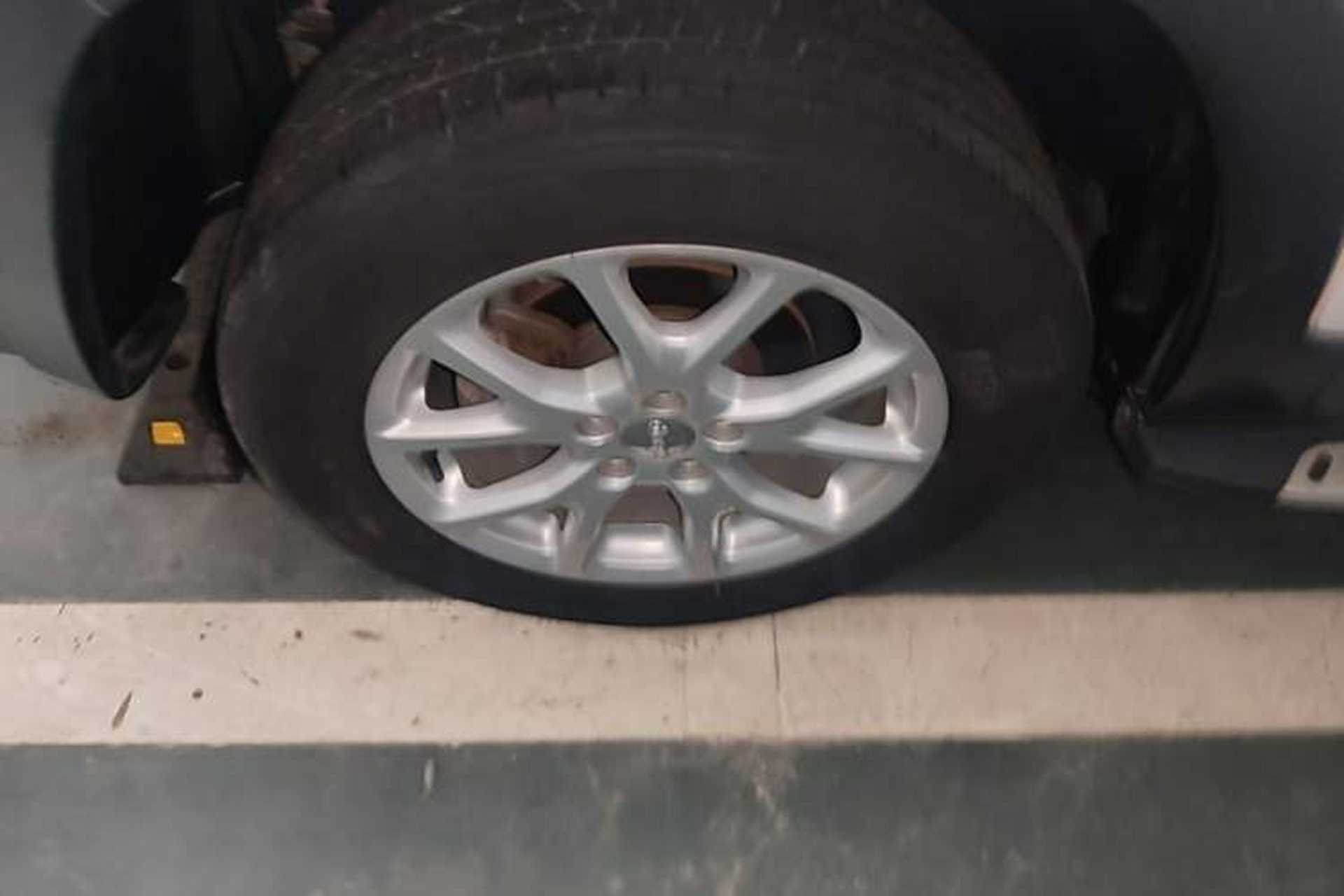 Used Jeep Cherokee 2016 2.4L Leading Edition Right Rear Wheel Hub
