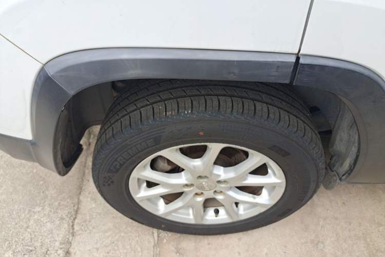 Used Jeep Cherokee 2016 2.0L Superior Edition Right Rear Wheel Hub