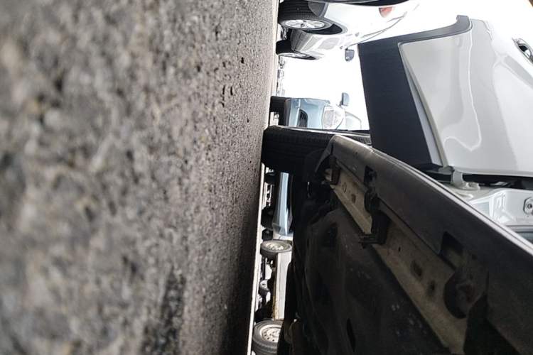 Used Jeep Cherokee 2016 2.4L Professional Smart Version Right Side Sill