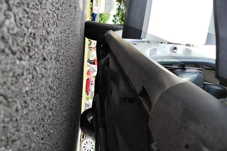 Used Jeep Cherokee 2016 2.4L Superior Edition Right Side Sill