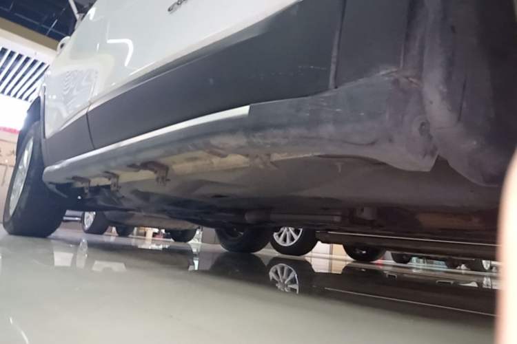 Used Jeep Cherokee 2016 2.4L Leading Smart Version Right Side Sill
