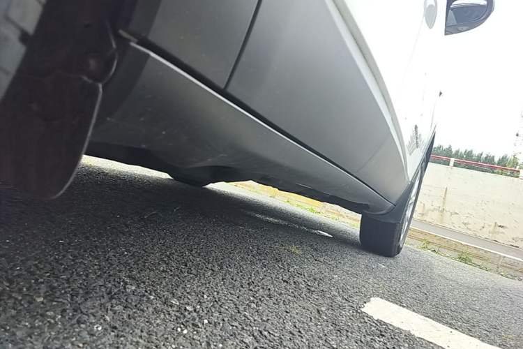 Used Jeep Cherokee 2016 2.4L Professional Smart Version Right Side Sill