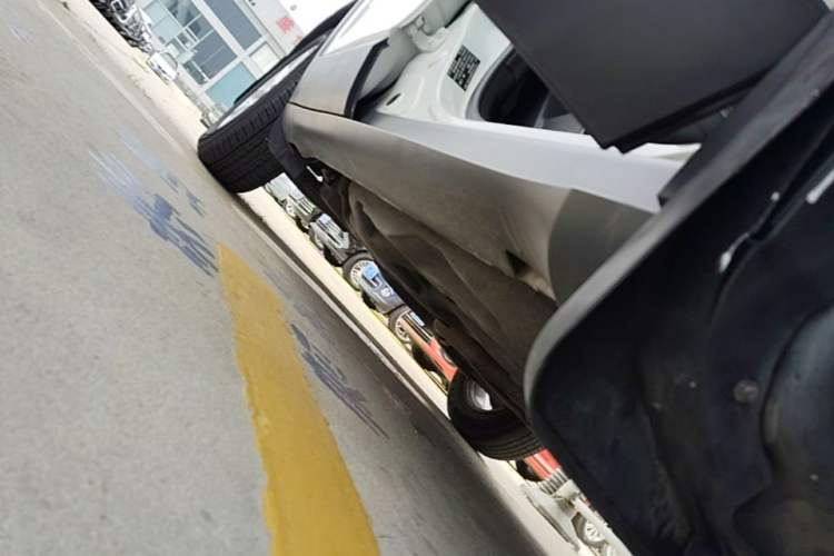 Used Jeep Cherokee 2016 2.4L Professional Smart Version Right Side Sill