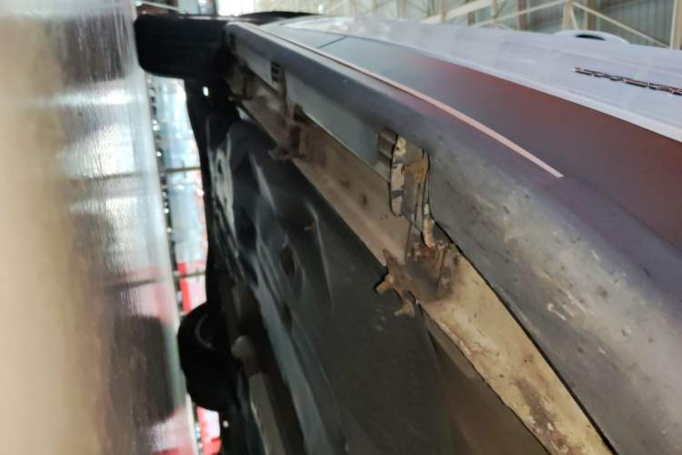 Used Jeep Cherokee 2016 2.4L Leading Smart Version Right Side Sill