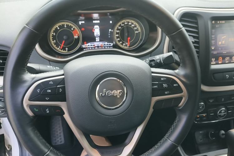 Used Jeep Cherokee 2016 2.0L Superior Edition Steering Wheel