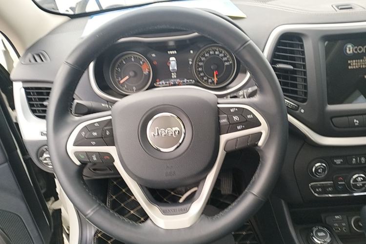 Used Jeep Cherokee 2016 2.4L Professional Smart Version Steering Wheel