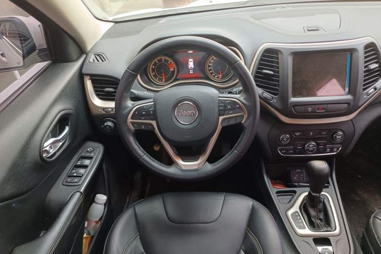 Used Jeep Cherokee 2016 2.0L Superior Edition Steering Wheel