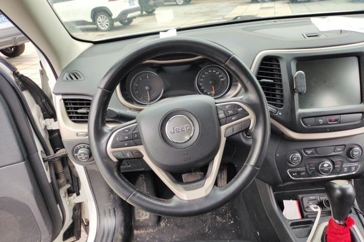 Used Jeep Cherokee 2016 2.0L Superior Edition Steering Wheel