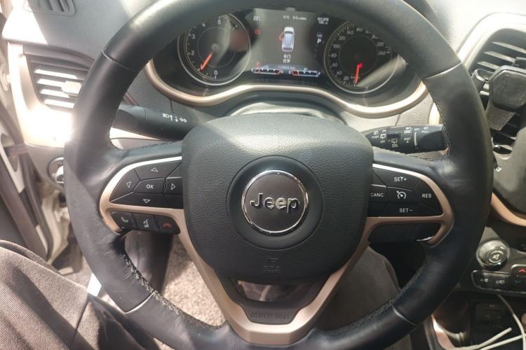 Used Jeep Cherokee 2016 2.0L Superior Edition Steering Wheel