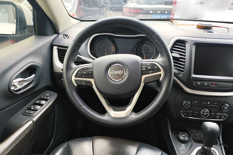 Used Jeep Cherokee 2016 2.4L Superior Edition Steering Wheel
