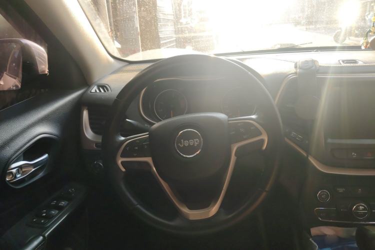 Used Jeep Cherokee 2016 2.0L Superior Edition Steering Wheel