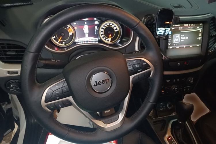 Used Jeep Cherokee 2016 2.4L Leading Smart Version Steering Wheel