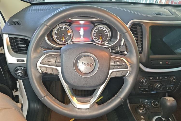 Used Jeep Cherokee 2016 2.4L Professional Smart Version Steering Wheel