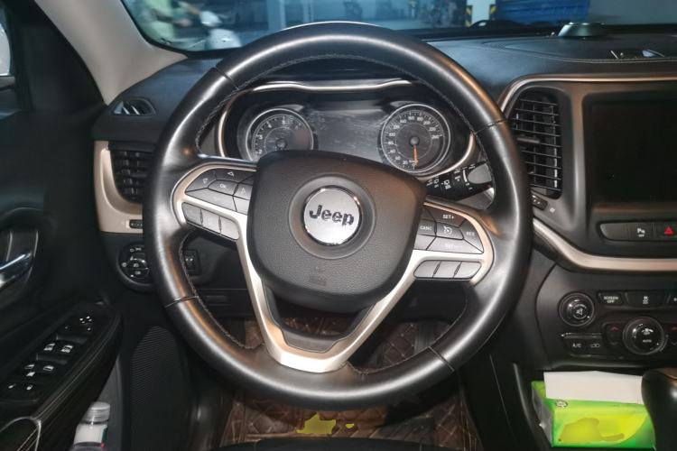 Used Jeep Cherokee 2016 2.0L Superior Edition Steering Wheel