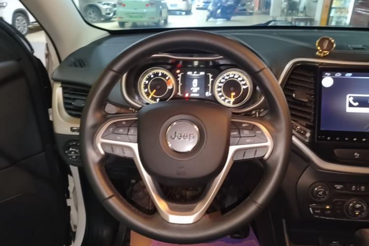 Used Jeep Cherokee 2016 2.4L Professional Edition Steering Wheel