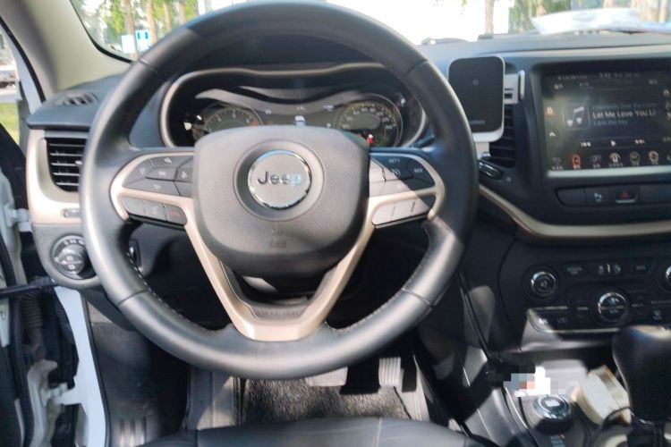 Used Jeep Cherokee 2016 2.4L Professional Smart Version Steering Wheel
