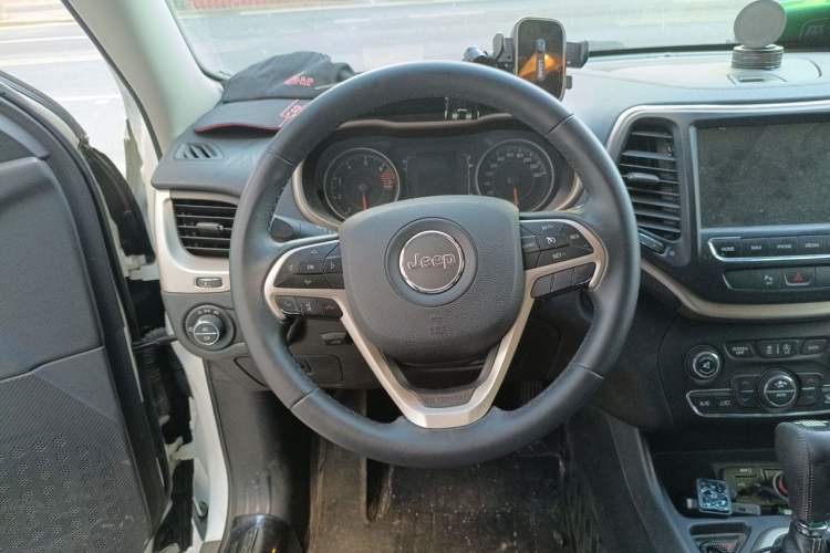 Used Jeep Cherokee 2016 2.4L Leading Edition Steering Wheel