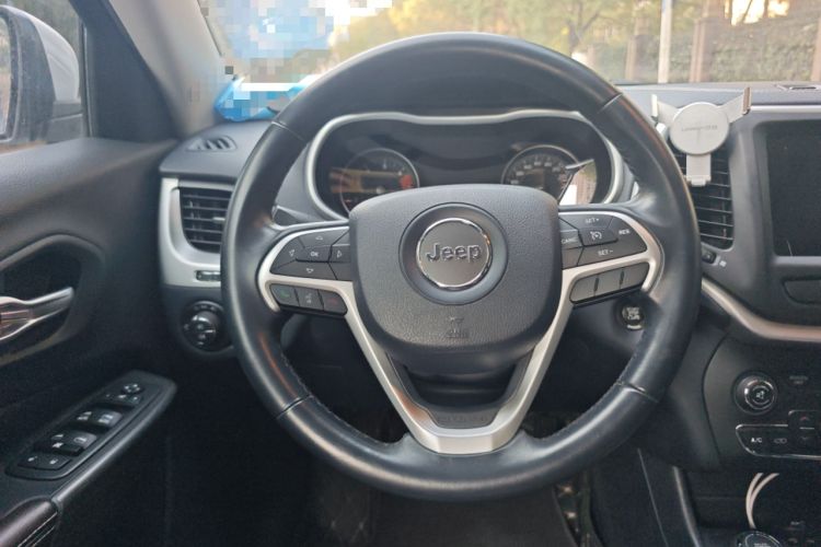 Used Jeep Cherokee 2016 2.4L Professional Smart Version Steering Wheel