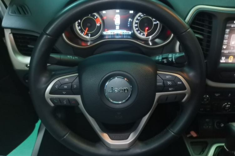 Used Jeep Cherokee 2016 2.0L Superior Edition Steering Wheel