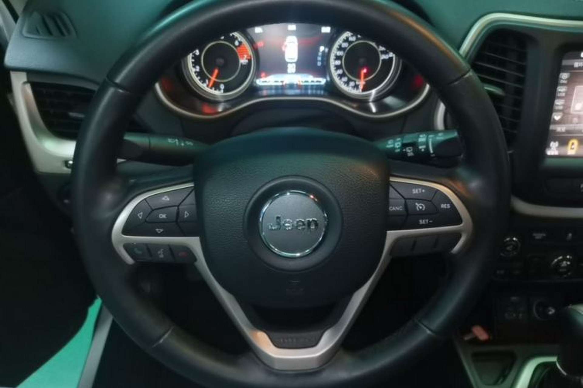 Used Jeep Cherokee 2016 2.0L Superior Edition Steering Wheel