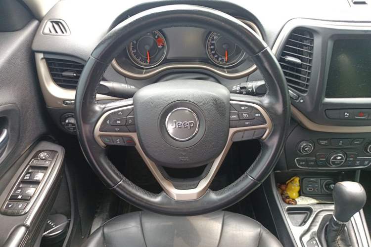 Used Jeep Cherokee 2016 2.0L Superior Edition Steering Wheel