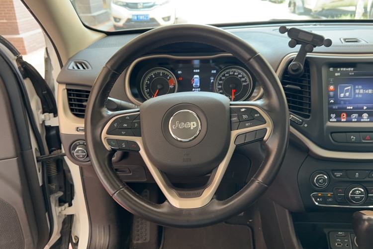 Used Jeep Cherokee 2016 2.0L Superior Edition Steering Wheel