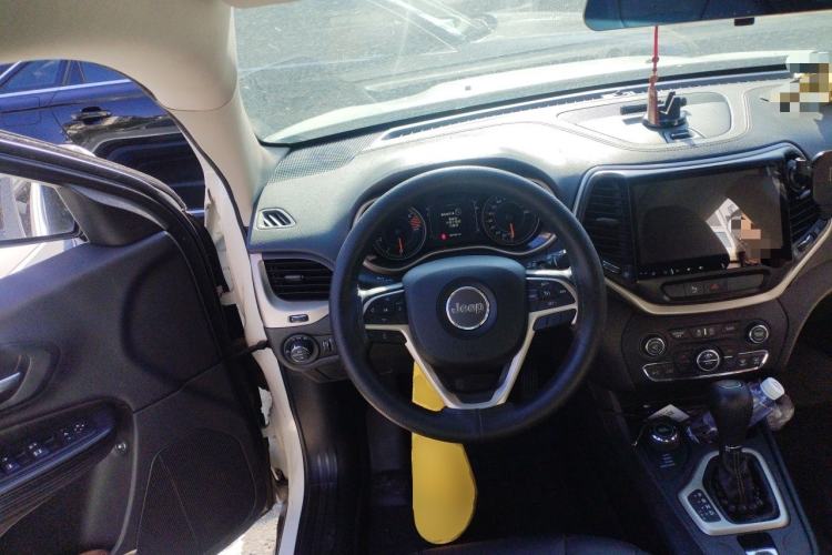 Used Jeep Cherokee 2016 2.4L Professional Edition Steering Wheel