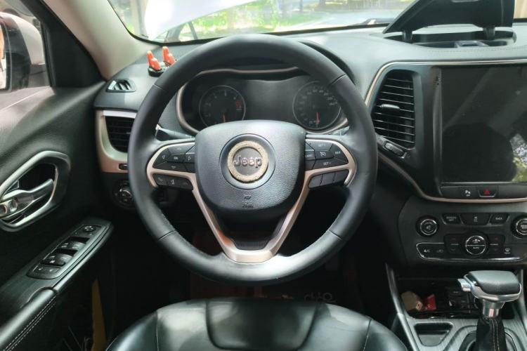 Used Jeep Cherokee 2016 2.0L Superior Edition Steering Wheel