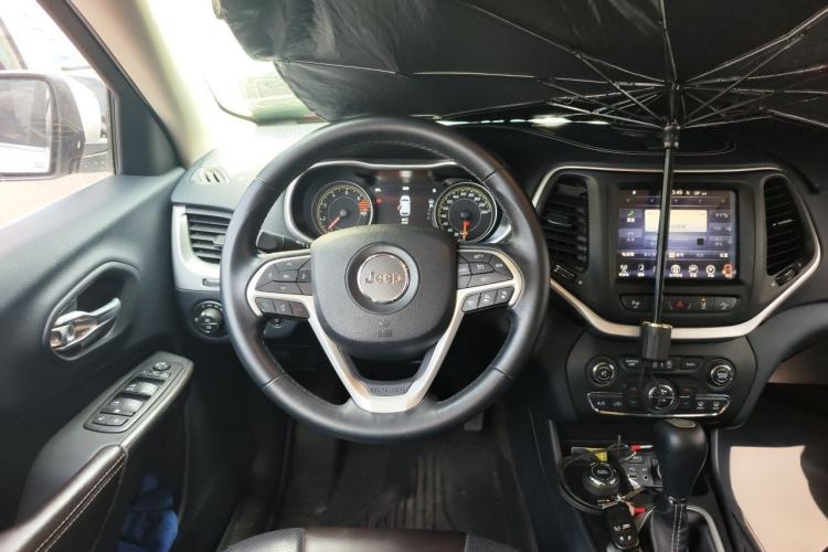 Used Jeep Cherokee 2016 2.4L All-in-One Edition Steering Wheel