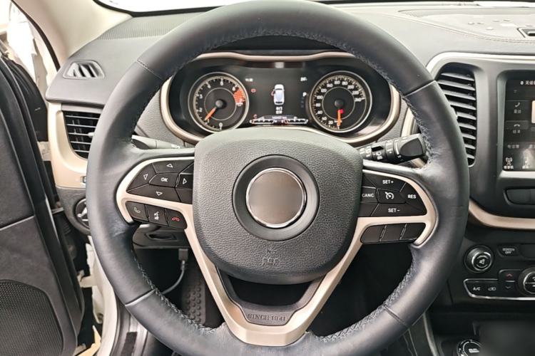 Used Jeep Cherokee 2016 2.4L Professional Smart Version Steering Wheel