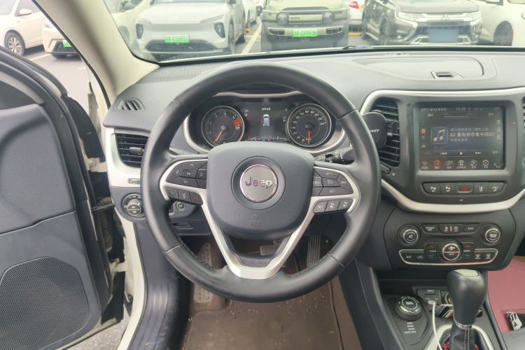 Used Jeep Cherokee 2016 2.4L All-in-One Edition Steering Wheel
