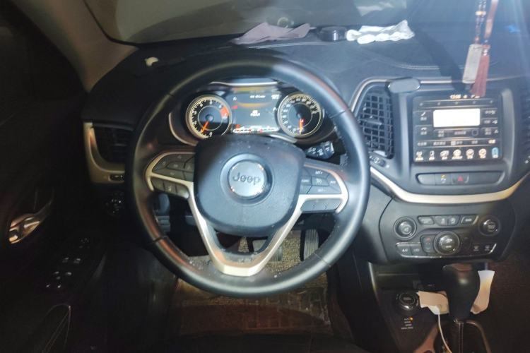Used Jeep Cherokee 2016 2.4L Professional Smart Version Steering Wheel