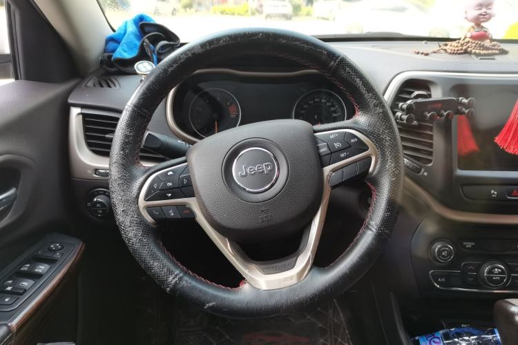 Used Jeep Cherokee 2016 2.0L Superior Edition Steering Wheel