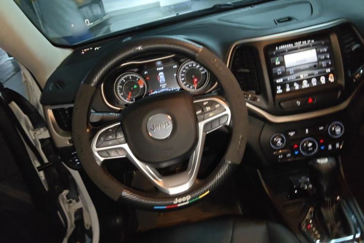 Used Jeep Cherokee 2016 2.0L Superior Edition Steering Wheel