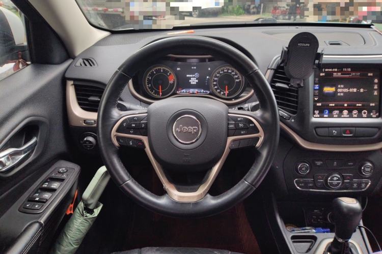 Used Jeep Cherokee 2016 2.0L Superior Edition Steering Wheel