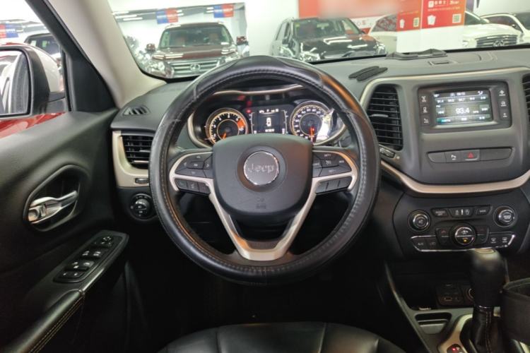Used Jeep Cherokee 2016 2.4L Leading Edition Steering Wheel